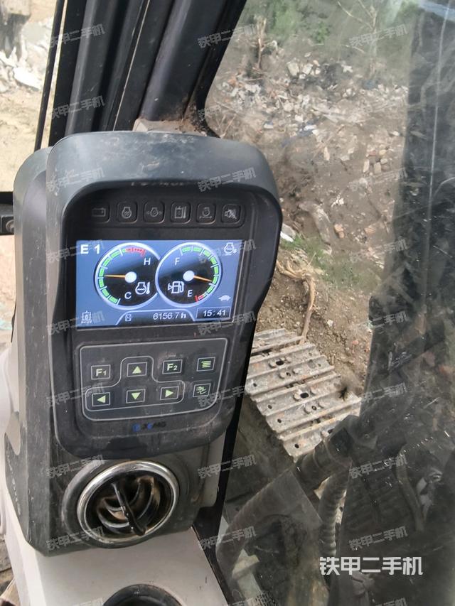 显示屏 (驾驶室部分) 显示屏 (驾驶室部分)