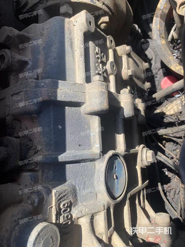 回转马达和主控阀（整机外观）