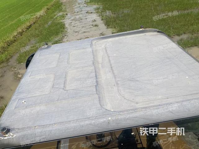 驾驶室顶部(整机外观) 驾驶室顶部(整机外观)