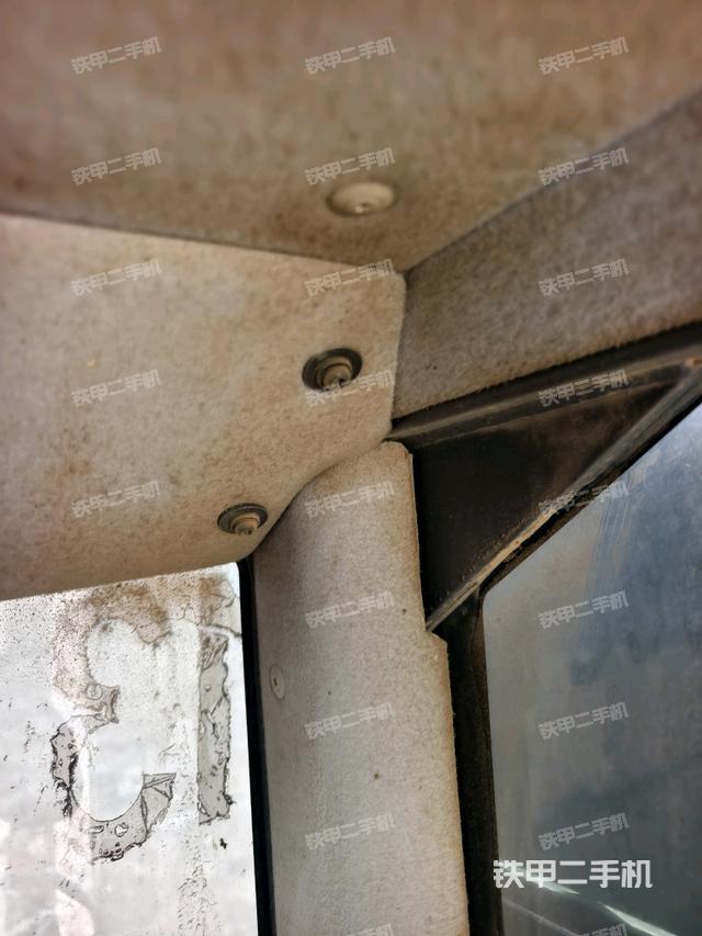 左后方玻璃角標(biāo)(駕駛室部分) 左后方玻璃角標(biāo)(駕駛室部分)