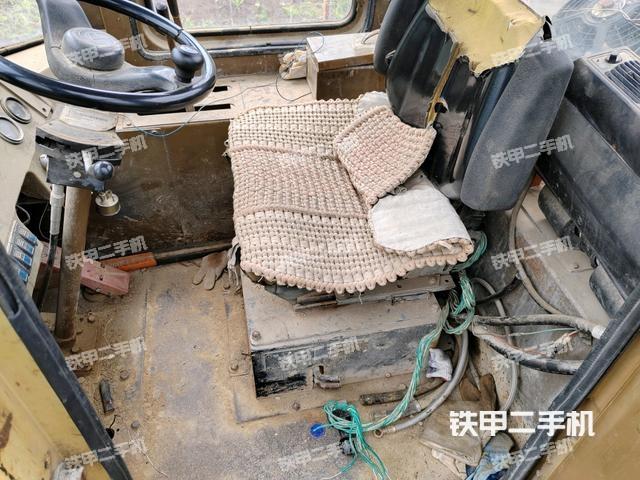 驾驶室正侧(驾驶室部分) 驾驶室正侧(驾驶室部分)