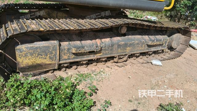 单侧履带整体(整机外观) 单侧履带整体(整机外观)