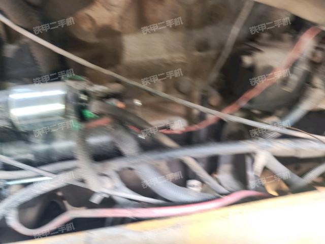 分動(dòng)箱或變速箱（壓路機(jī)發(fā)動(dòng)機(jī)艙）