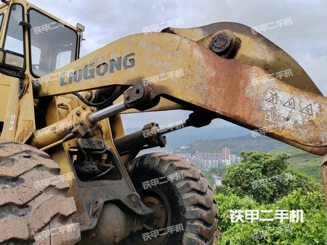 铲斗油缸侧面(工作装置) 铲斗油缸侧面(工作装置)