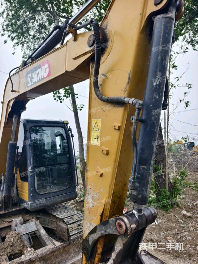 小臂整体右前(工作和回转装置) 小臂整体右前(工作和回转装置)