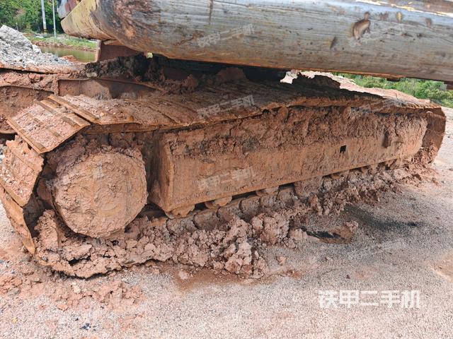 单侧履带整体(整机外观) 单侧履带整体(整机外观)