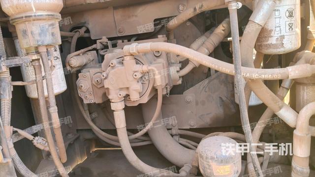 液压泵舱室正面整体(整机外观) 液压泵舱室正面整体(整机外观)