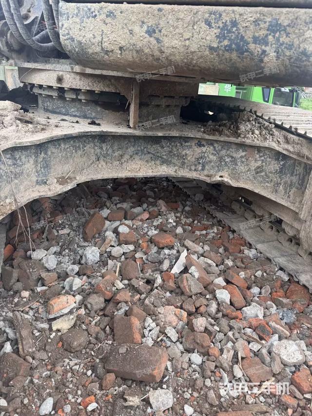 左側(cè)行走馬達(dá)蓋板（行走機(jī)構(gòu)）