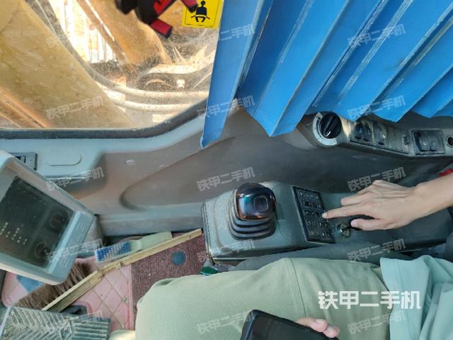 座椅右側(cè)控制臺(tái)/鑰匙門/油門/含右手柄（駕駛室部分）