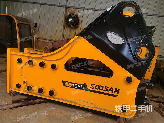 整機左側(cè)(設(shè)備外觀及核心部件) 整機左側(cè)(設(shè)備外觀及核心部件)