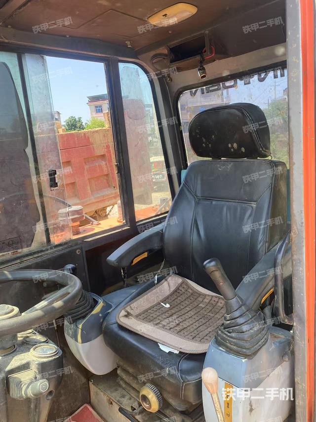 驾驶室整体（整机外观）