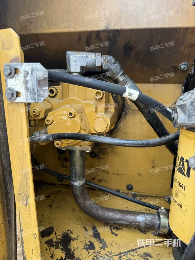 液壓泵艙室正面整體（整機(jī)外觀）