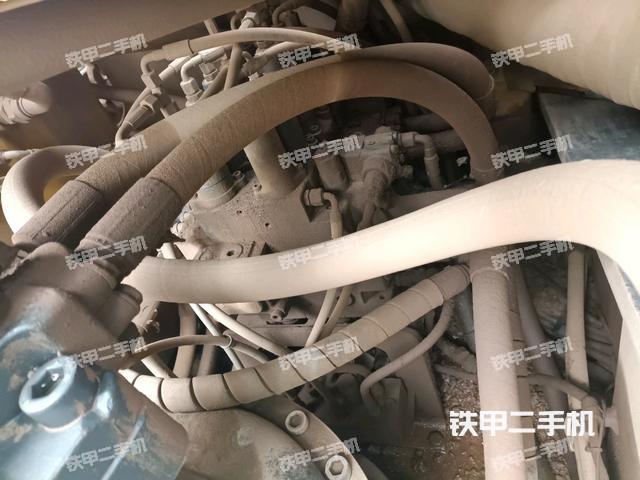 回轉(zhuǎn)馬達和主控閥(整機外觀) 回轉(zhuǎn)馬達和主控閥(整機外觀)