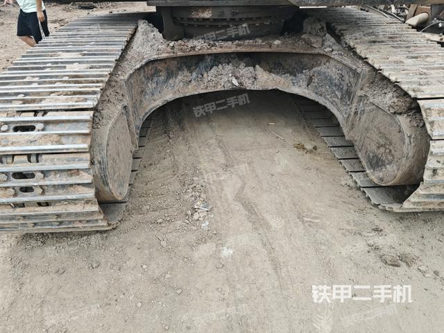 轉(zhuǎn)盤和下車架正前(工作和回轉(zhuǎn)裝置) 轉(zhuǎn)盤和下車架正前(工作和回轉(zhuǎn)裝置)