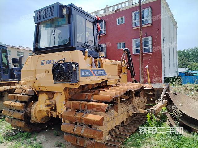 整機(jī)右后45°(設(shè)備外觀及核心部件) 整機(jī)右后45°(設(shè)備外觀及核心部件)