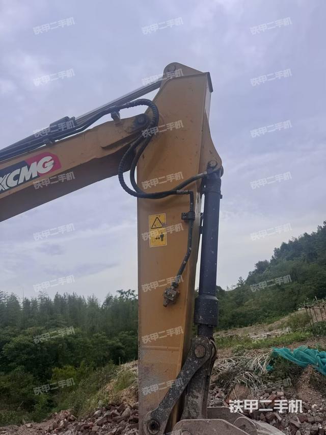 小臂整体左后(工作和回转装置) 小臂整体左后(工作和回转装置)