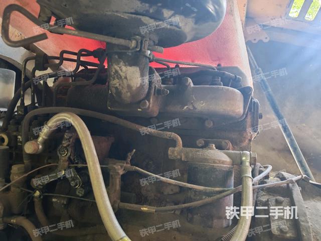 散熱器全景（壓路機(jī)發(fā)動(dòng)機(jī)艙）