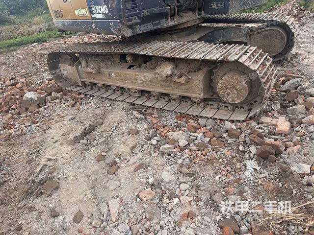 左侧履带整体 (行走机构) 左侧履带整体 (行走机构)