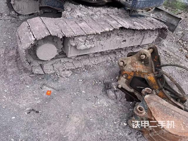 左側(cè)履帶整體?(行走機(jī)構(gòu)) 左側(cè)履帶整體?(行走機(jī)構(gòu))