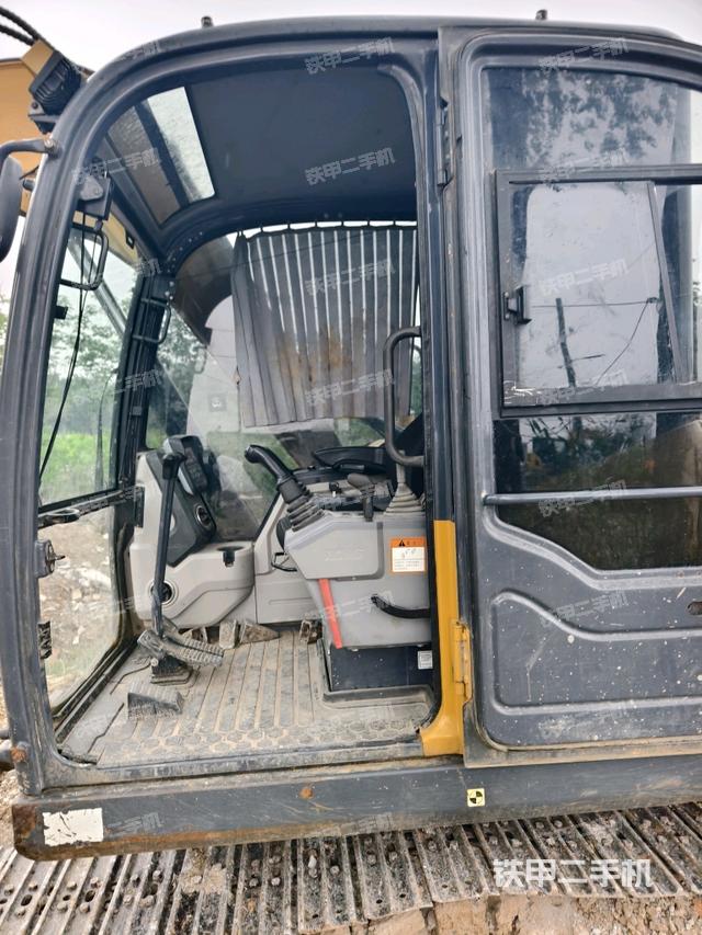 驾驶室正侧(驾驶室部分)  驾驶室正侧(驾驶室部分)