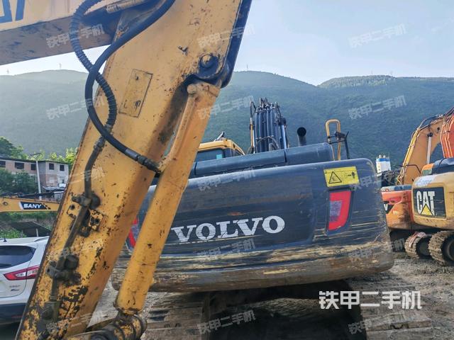 小臂整體右前(工作和回轉(zhuǎn)裝置) 小臂整體右前(工作和回轉(zhuǎn)裝置)