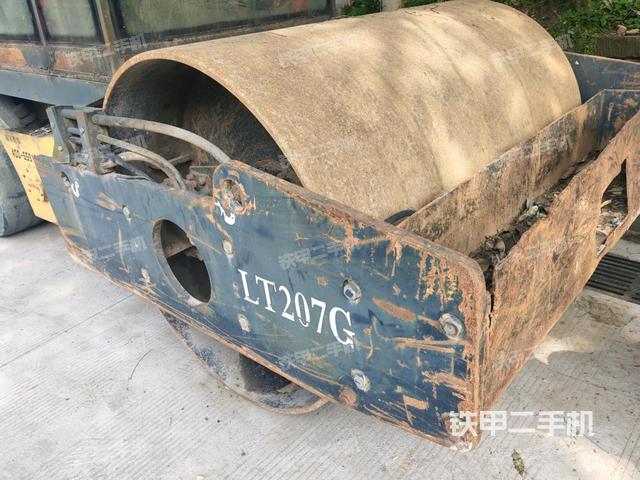 前車架正右側(cè)（壓路機(jī)前后車架）