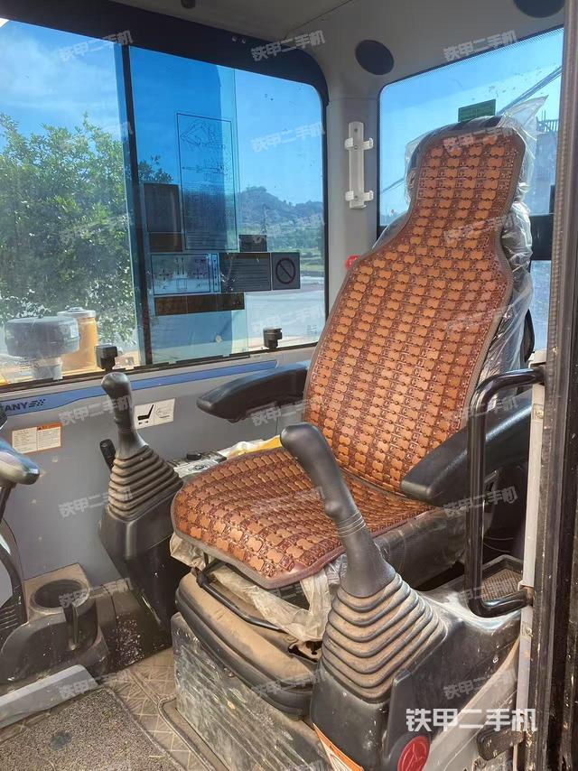 駕駛室整體(整機外觀) 駕駛室整體(整機外觀)