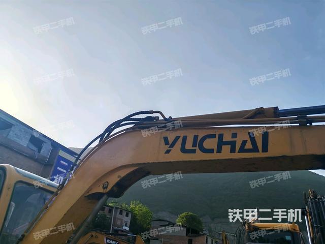 鏟斗右后整體(工作和回轉(zhuǎn)裝置) 鏟斗右后整體(工作和回轉(zhuǎn)裝置)