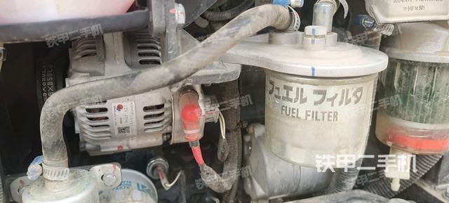 液壓泵艙室正面整體（整機外觀）