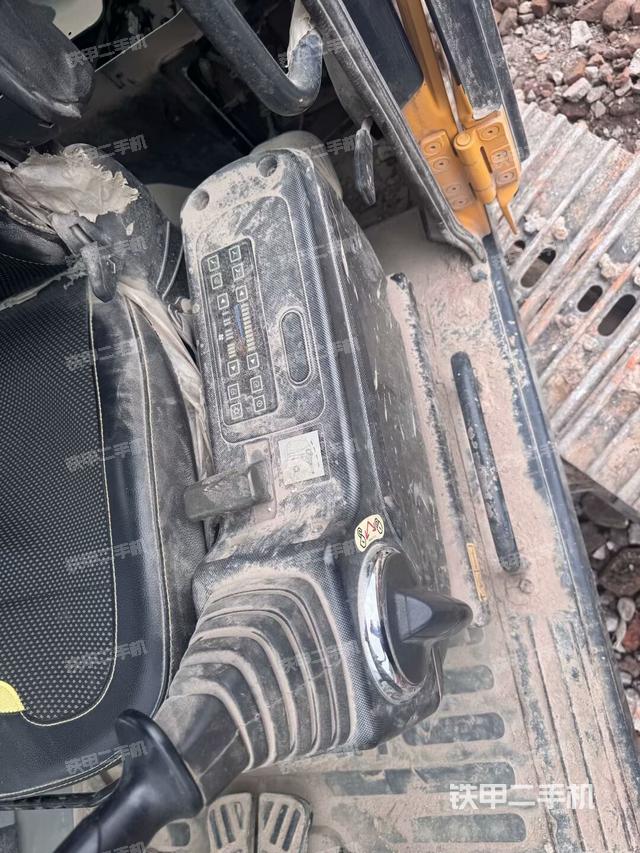 座椅右側(cè)控制臺/鑰匙門/油門/含右手柄（駕駛室部分）