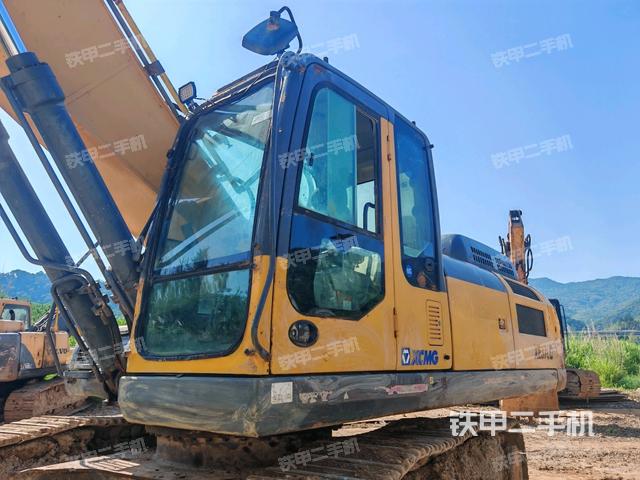 徐工XE370D挖掘機(jī)
