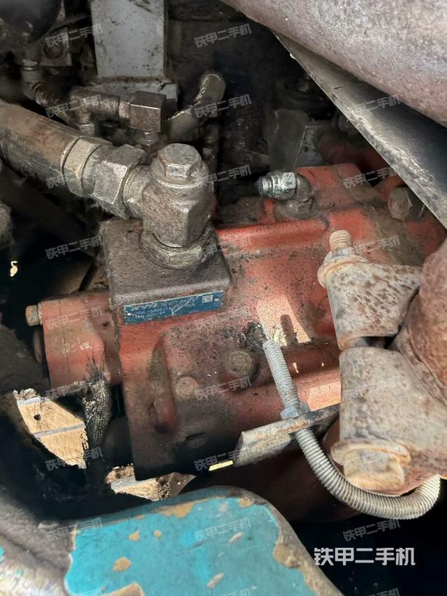 液壓泵艙室正面整體(整機(jī)外觀) 液壓泵艙室正面整體(整機(jī)外觀)