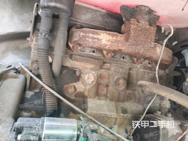 柴油泵全景（壓路機(jī)發(fā)動(dòng)機(jī)艙）