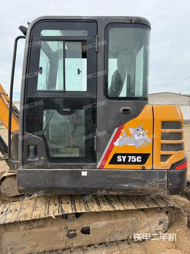 驾驶室整体(整机外观) 驾驶室整体(整机外观)