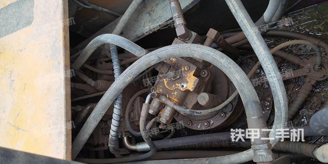 回转马达和主控阀（整机外观）