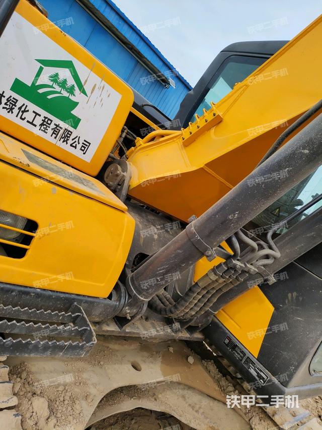 大臂根部?斜視(工作和回轉(zhuǎn)裝置) 大臂根部?斜視(工作和回轉(zhuǎn)裝置)