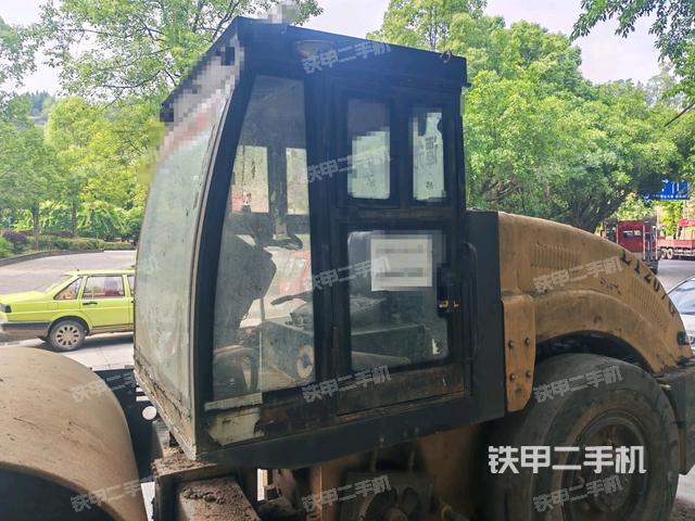 前車架正左側(cè)（壓路機(jī)前后車架）
