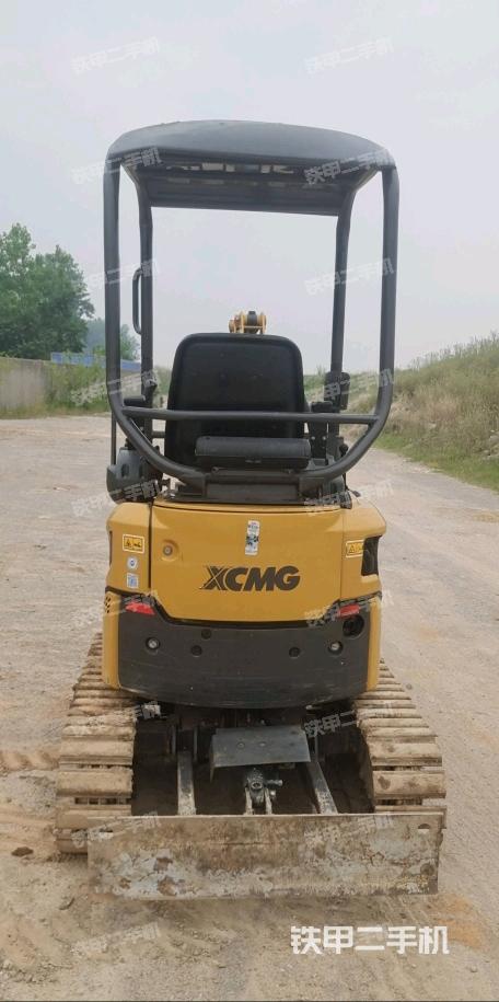 駕駛室頂部（整機外觀）