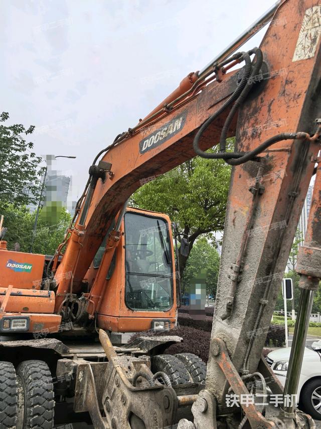 大臂整體?右側(工作和回轉裝置) 大臂整體?右側(工作和回轉裝置)