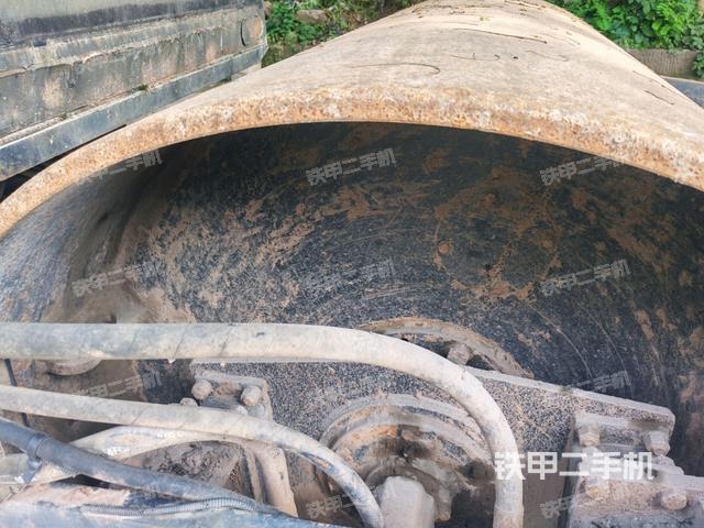 后輪右側(cè)全景（壓路機(jī)前后車架）