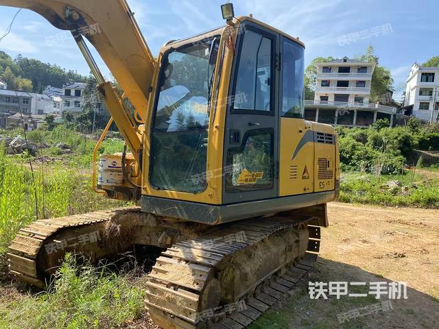 山東臨工E675F挖掘機(jī)