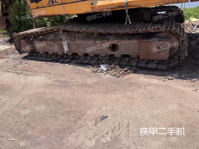 左側(cè)履帶整體?(行走機(jī)構(gòu)) 左側(cè)履帶整體?(行走機(jī)構(gòu))