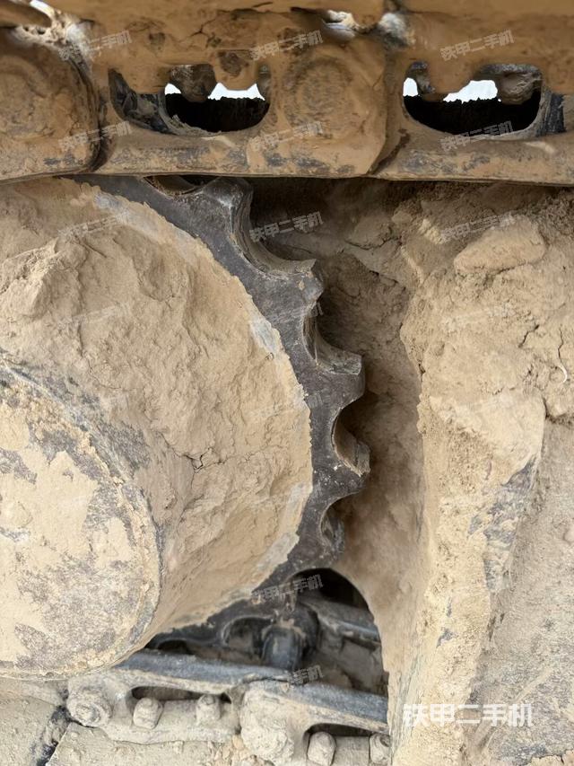 单侧履带整体(整机外观) 单侧履带整体(整机外观)