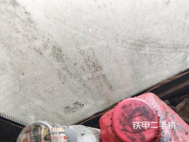 駕駛室內(nèi)座椅、儀表操作手柄全景（壓路機(jī)駕駛室）