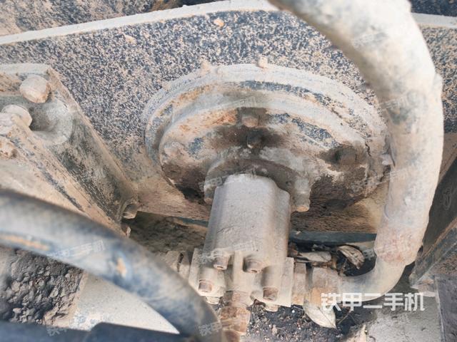 前輪右側(cè)減震塊連接及部件（壓路機(jī)前后車架）