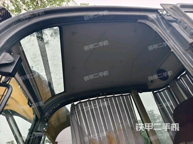 顶棚整体(驾驶室部分) 顶棚整体(驾驶室部分)