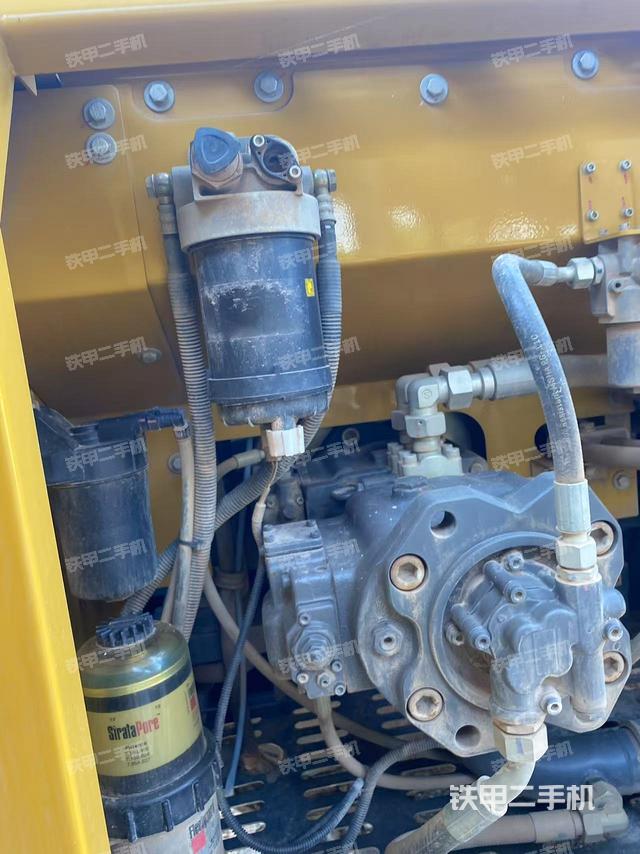 液壓泵艙室正面整體（整機(jī)外觀）