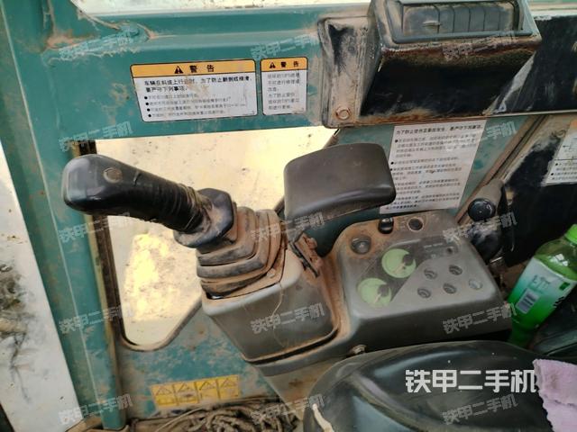 座椅右侧控制台/钥匙门/油门/含右手柄（驾驶室部分）