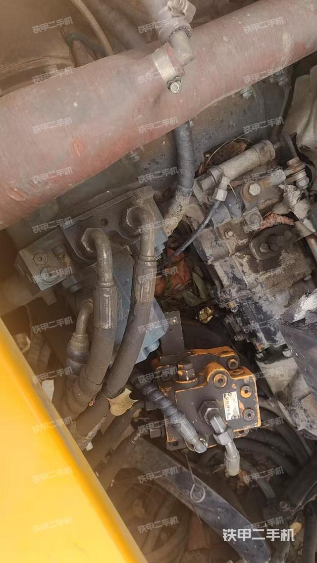 回转马达和主控阀（整机外观）