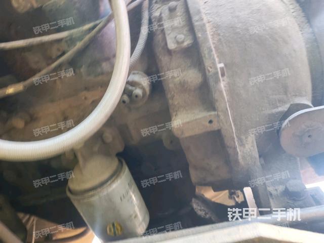 發(fā)動(dòng)機(jī)左側(cè)全景（壓路機(jī)發(fā)動(dòng)機(jī)艙）